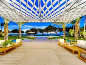 Elegant Contemporary Beach Estate with Private Pool from VILLAWAY®